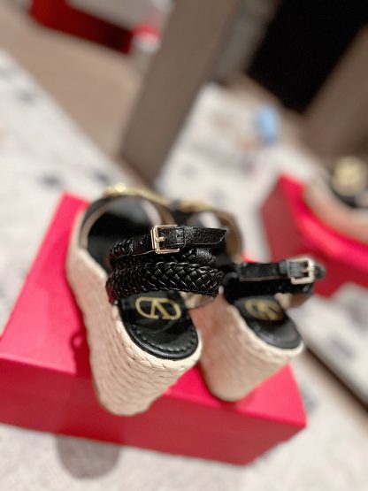 VALENTINO Fashion Litchi Pattern Large V Buckle Exquisite Wedge Sandals - Image 9