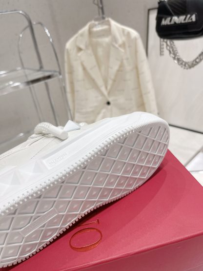 VALENTINO Thick-soled casual sneakers - Image 9
