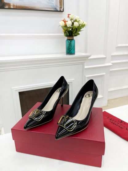 VALENTINO exquisite large V buckle high heels - Image 9