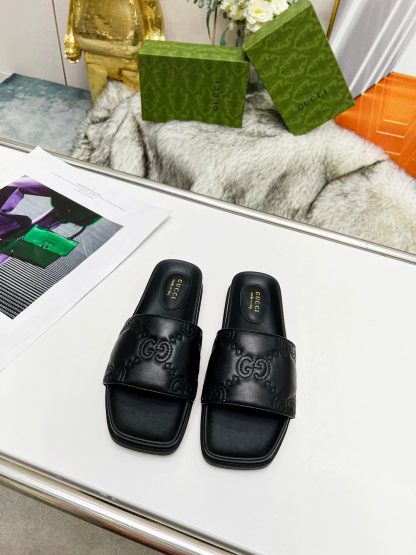 Gucci women's flat slippers