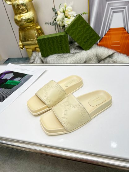 Gucci women's flat slippers - Image 9