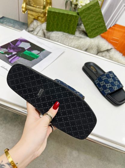 Gucci women's flat slippers - Image 9