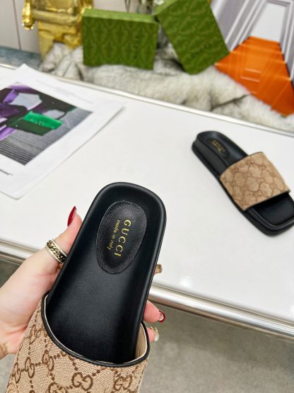 Gucci women's flat slippers - Image 9