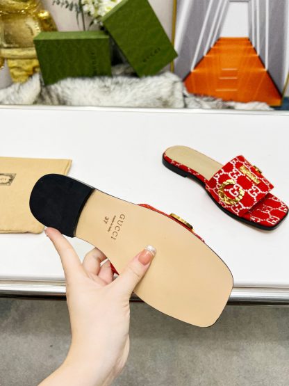 Gucci women's flat slippers - Image 9