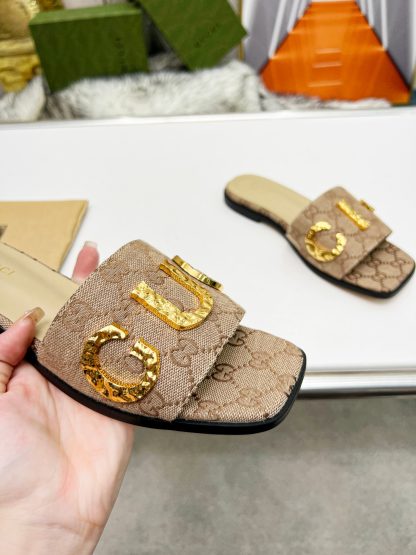 Gucci women's flat slippers - Image 9