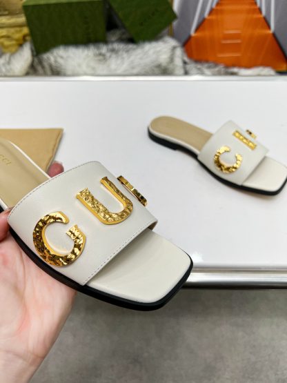 Gucci women's flat slippers - Image 9