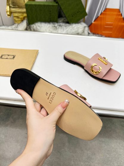 Gucci women's flat slippers - Image 9
