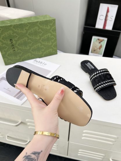 Gucci women's flat slippers - Image 8