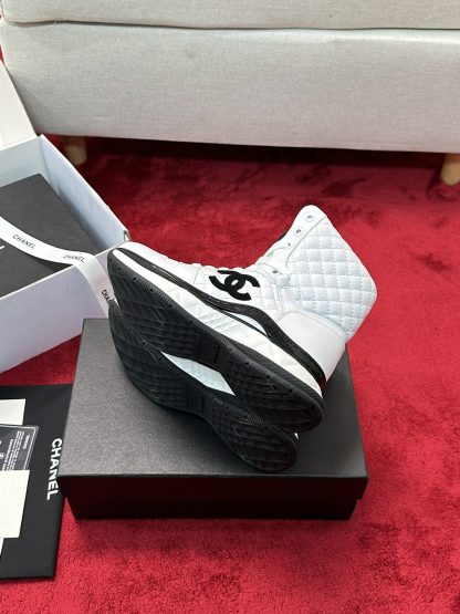 Chanel Early Autumn New Diamond Panda White Sneakers - Image 9