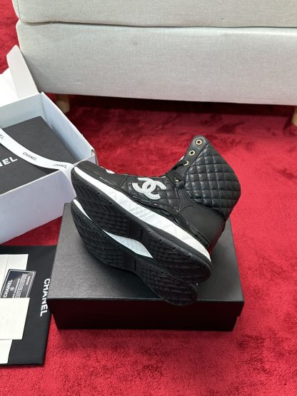 Chanel Early Autumn New Diamond Panda Black and White Sneakers - Image 8