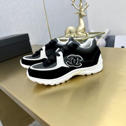 Chanel classic black and white versatile casual sneakers - Image 9