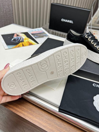Chanel classic ultimate luxury white sneakers - Image 8