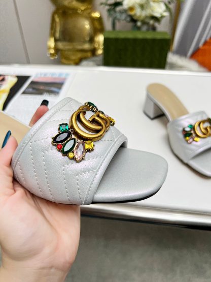 Gucci spring and summer new GG rhinestone buckle round toe thick heel slippers - Image 9