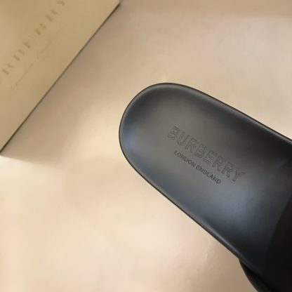 Burberry Casual Classic Men's Slippers - Image 9