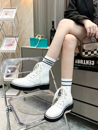 Chanel's latest white boots from the Paris catwalk - Image 8