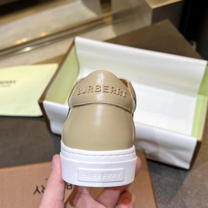 Burberry low-top sneakers - Image 9