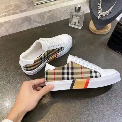 Burberry low-top sneakers - Image 9