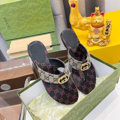 Gucci women's flat slippers - Image 9
