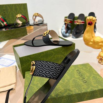 Gucci women's flat slippers - Image 9