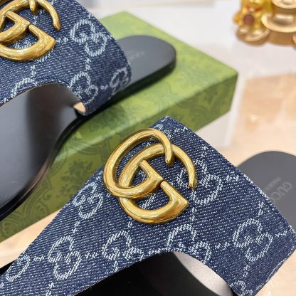 Gucci women's flat slippers - Image 9