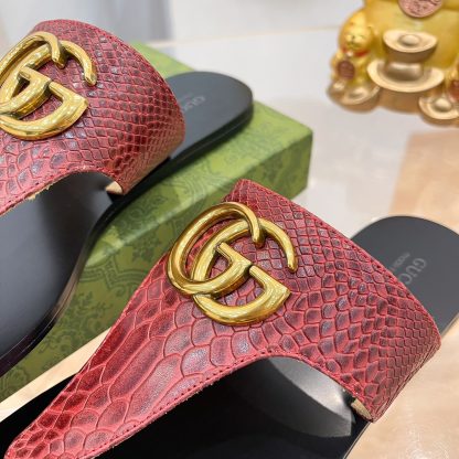 Gucci women's flat slippers - Image 7