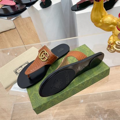 Gucci women's flat slippers - Image 9