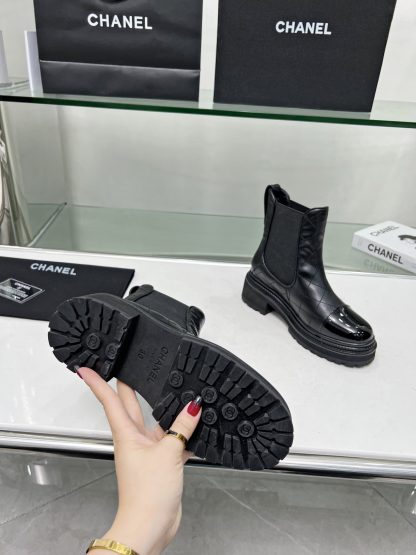 Chanel's latest autumn and winter fashion all-match black leather boots - Image 9