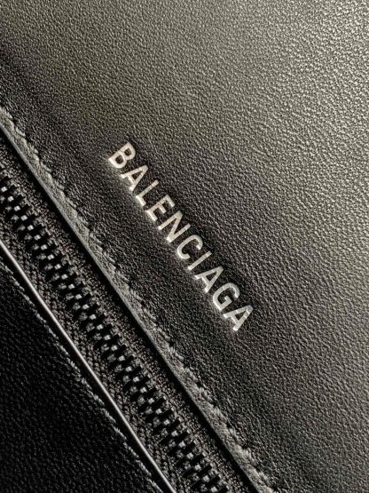 Balenciaga crocodile pattern black buckle medium hourglass bag - Image 9