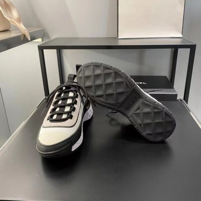 Chanel's latest beautiful black and white slim casual sneakers - Image 9