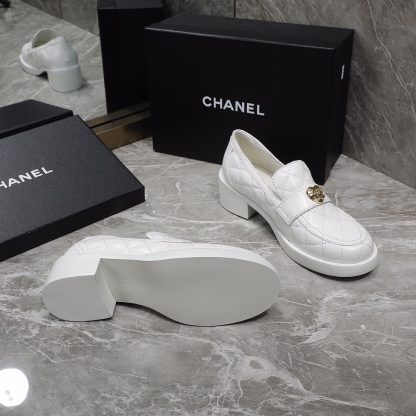 Chanel's early spring new love buckle thick heel white loafers, heel height 4.5cm - Image 9