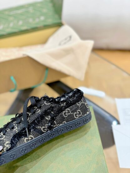 Gucci low-top casual sneakers - Image 10