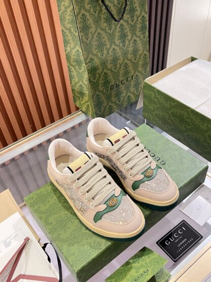 Gucci retro distressed elements, washed retro logo casual shoes on the tongue
