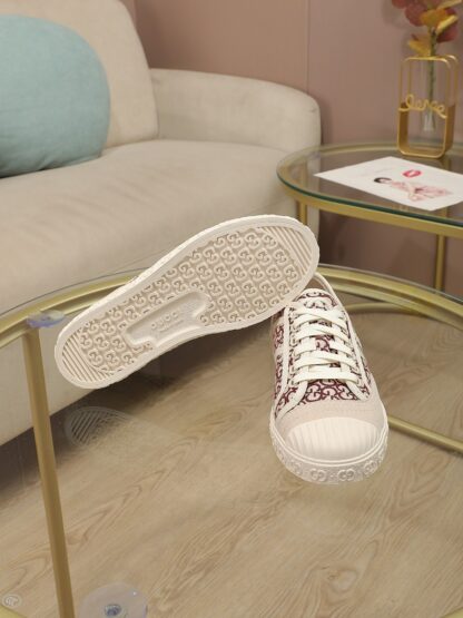 Gucci Double G embroidered low-top lace-up fashion sneakers - Image 9