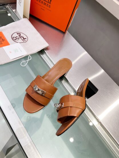 Hermès early spring new pure handmade brown thick heel sandals - Image 9
