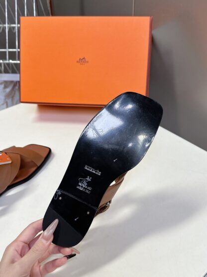 Hermès Spring and Summer Classic Square Toe Brown Versatile Comfort Sandals - Image 9