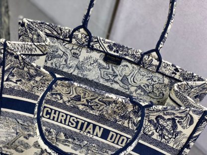 Dior Book tote dark blue tiger large - Image 9