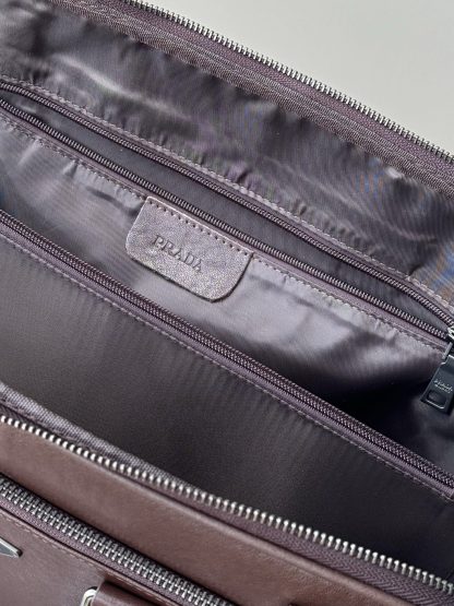Prada's popular large-capacity briefcase - Image 9
