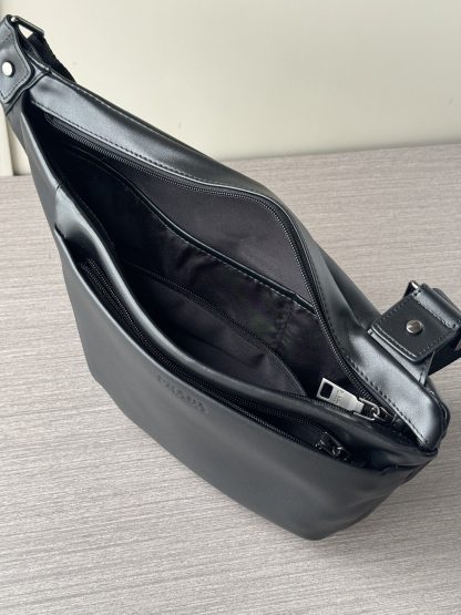 Prada stylish chest bag - Image 9