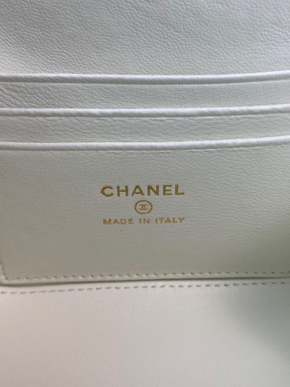 Chanel new style letter wide handle chain makeup bag - Image 9