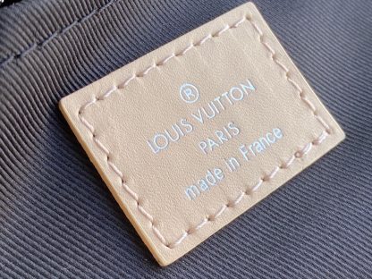 Louis Vuitton yellow flower white font silk screen chain small box bag - Image 9