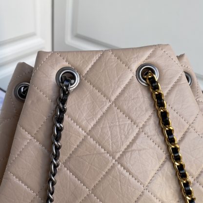 CHANEL new limited edition gold and silver chain retro backpack, Little香流浪 style - Image 9
