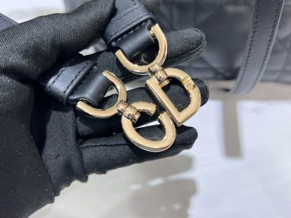 Dior Toujours Vertical Handbag - Image 9