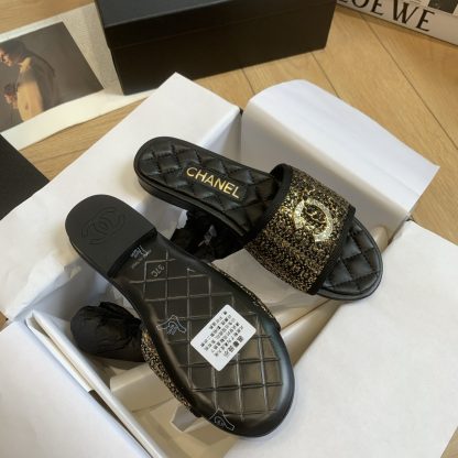 Chanel Spring and Summer Black and Gold New Double Chen Flat Slippers - Image 9