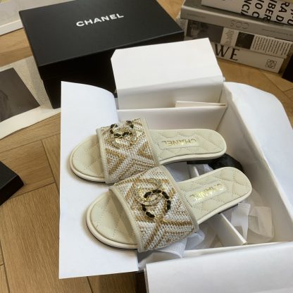 Chanel spring and summer white with flash brick double c flat slippers - Image 8