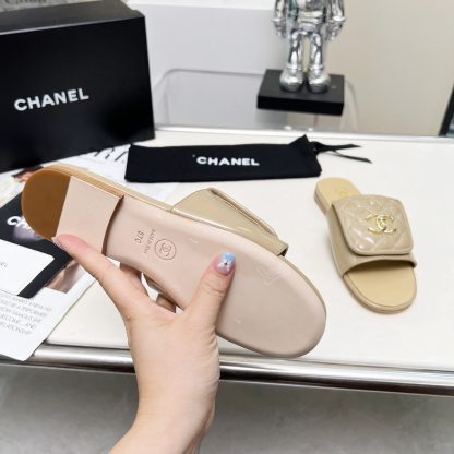 Chanel early spring apricot full retro style slippers - Image 9
