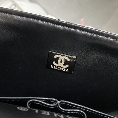 Chanel CF woolen chain bag - Image 9