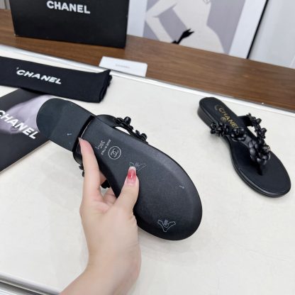 Chanel Spring/Summer Black Delicate Shoes and Customized Flower Flip Flops Heel Height 1.5cm - Image 9