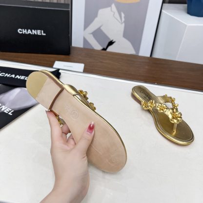 Chanel Spring/Summer Gold Delicate Shoes and Customized Flower Flip Flops Heel Height 1.5cm - Image 9