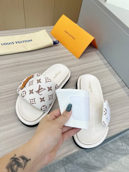 Louis Vuitton's latest fashion casual half slippers - Image 9