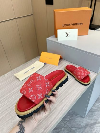 Louis Vuitton's latest fashion casual half slippers - Image 9